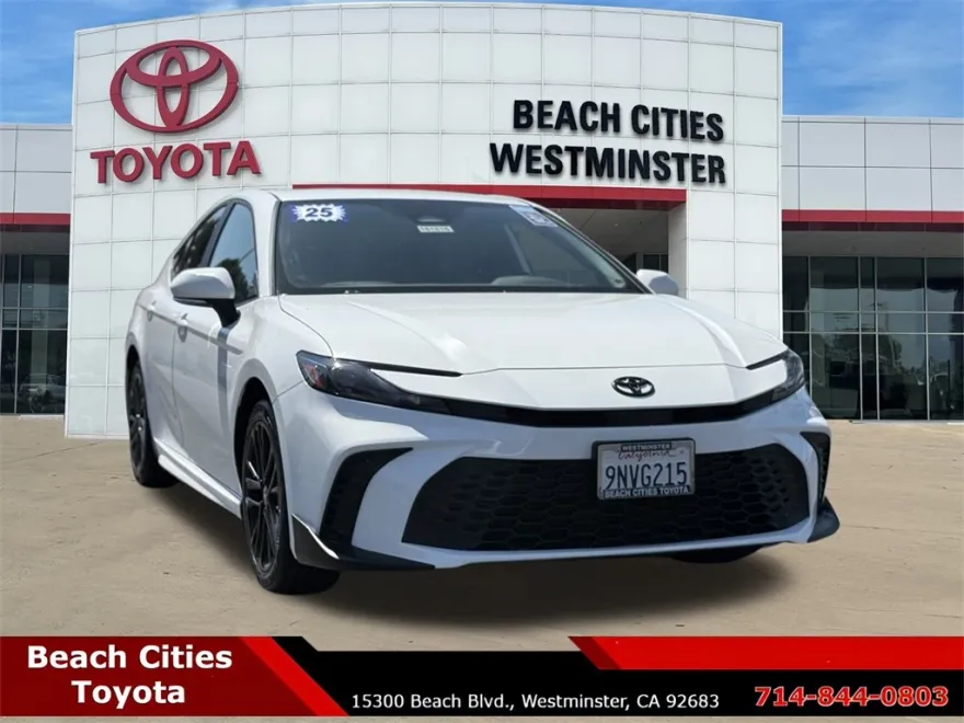 2025 Toyota Camry SE photo 1
