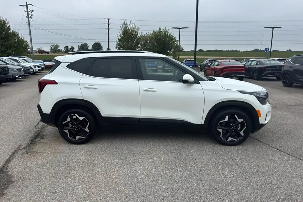 2024 Kia Seltos EX photo 1