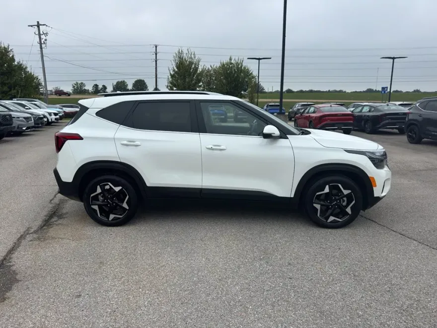2024 Kia Seltos EX photo 1
