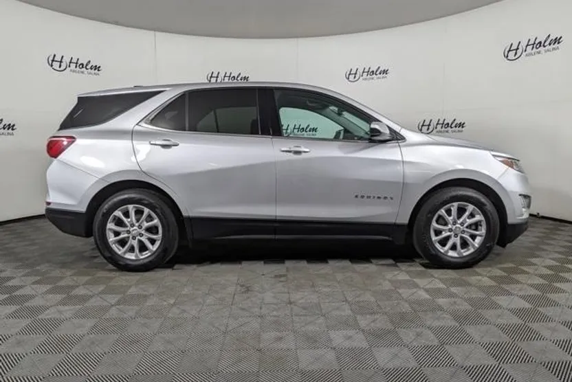 2020 Chevrolet Equinox LT photo 1