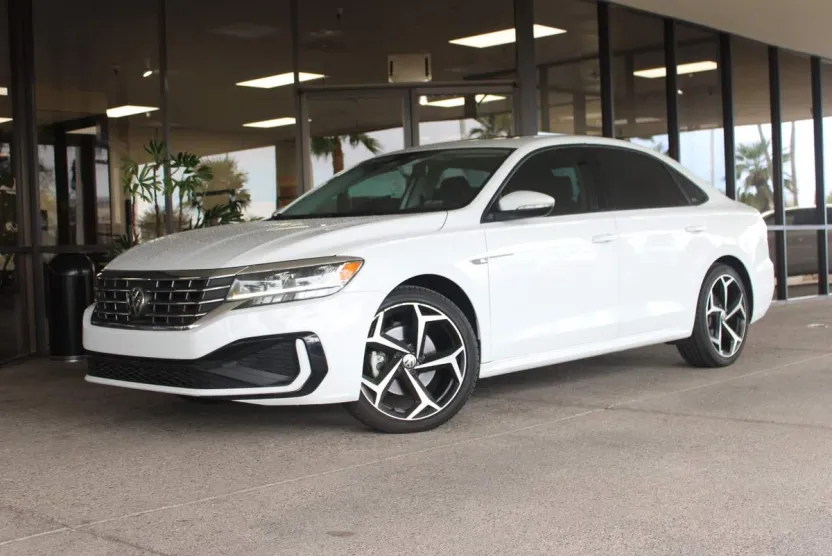 2020 Volkswagen Passat R-Line photo 1