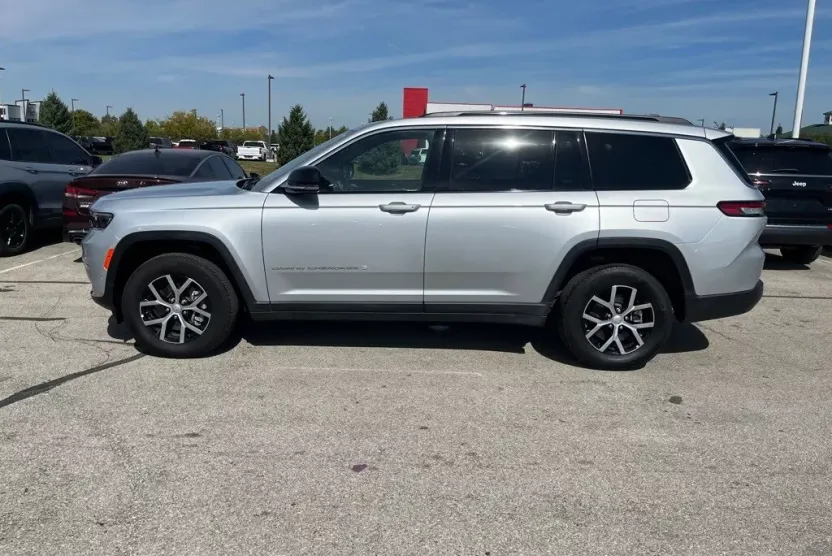2024 Jeep Grand Cherokee Limited photo 1