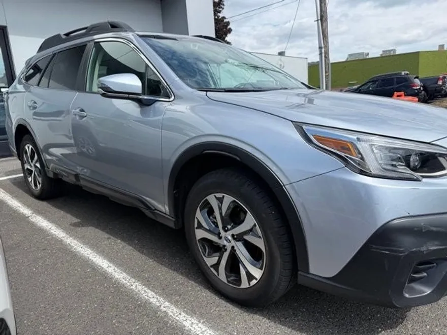 2022 Subaru Outback Limited XT photo 1