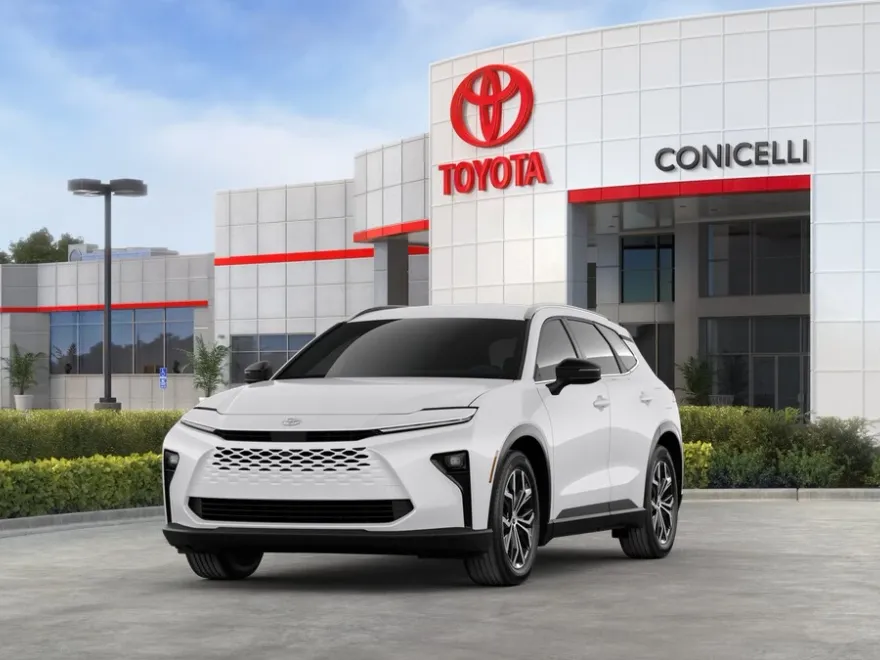 2025 Toyota Crown Signia XLE photo 1