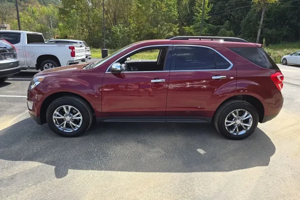 2016 Chevrolet Equinox LT photo 1