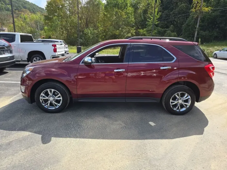 2016 Chevrolet Equinox LT photo 1