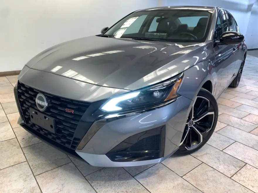 2023 Nissan Altima 2.5 SR photo 1