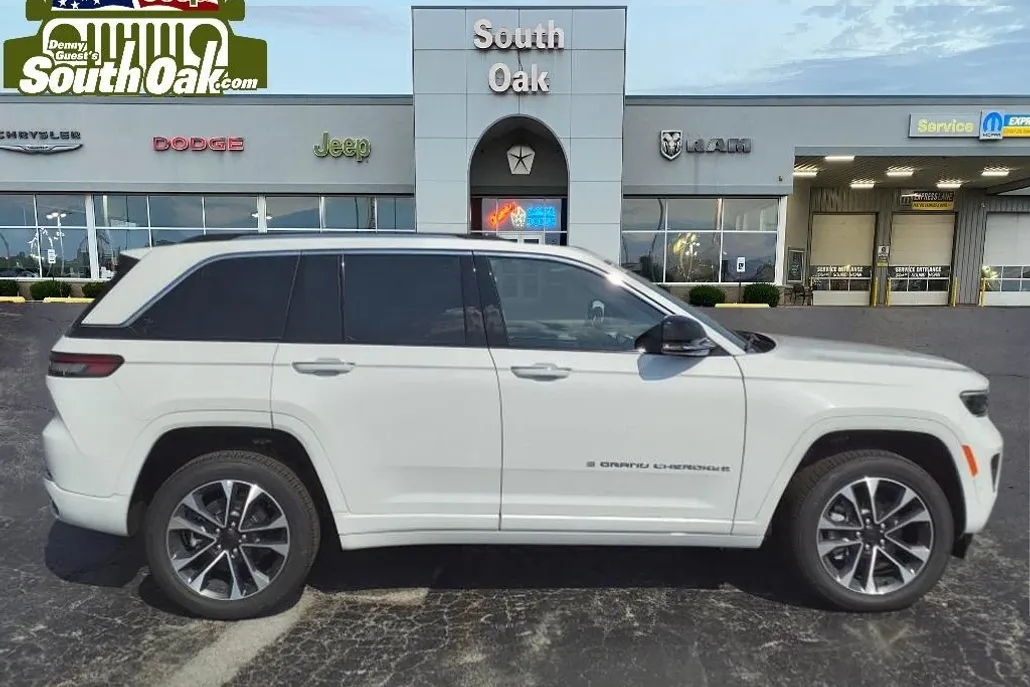 2023 Jeep Cherokee Overland 4xe photo 1
