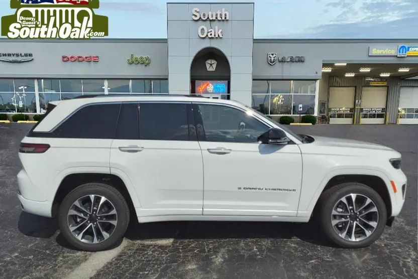 2023 Jeep Cherokee Overland 4xe photo 1