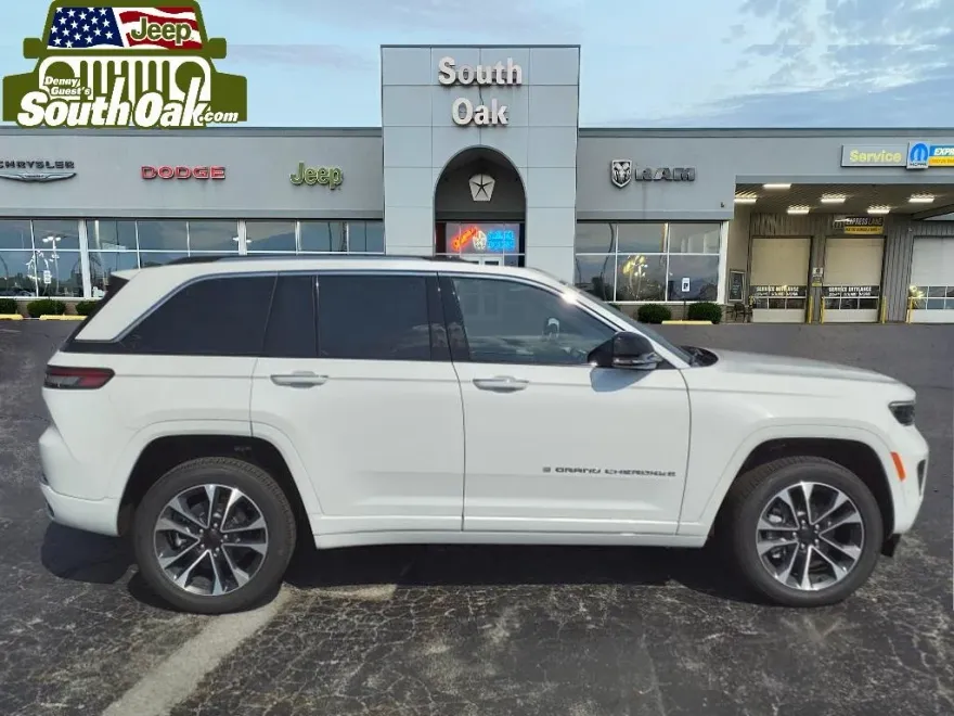 2023 Jeep Cherokee Overland 4xe photo 1