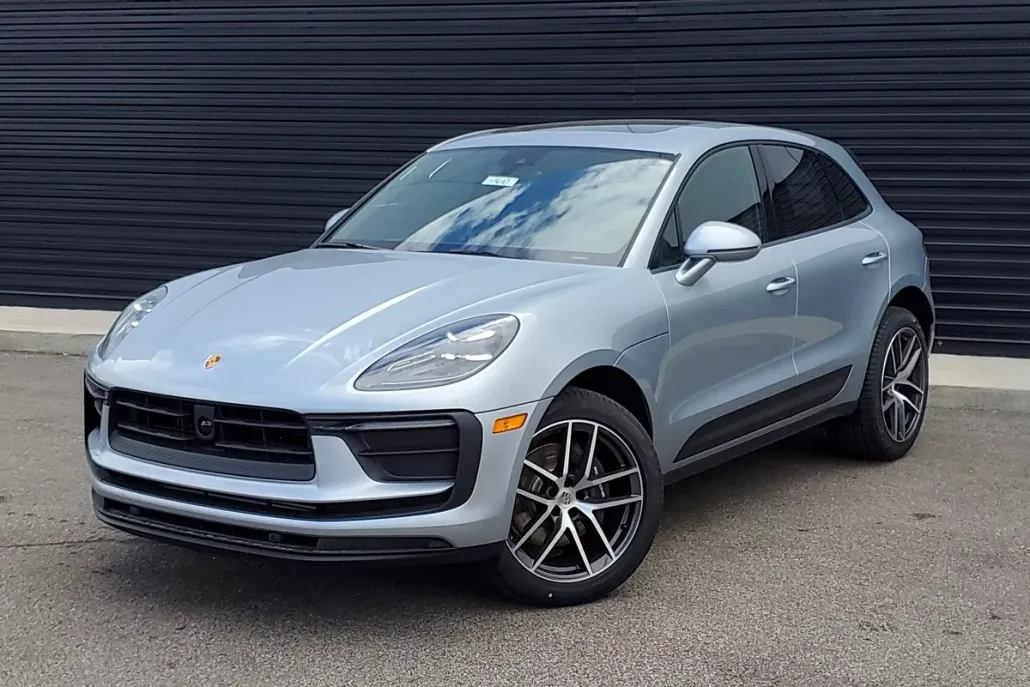 2025 Porsche Macan photo 1