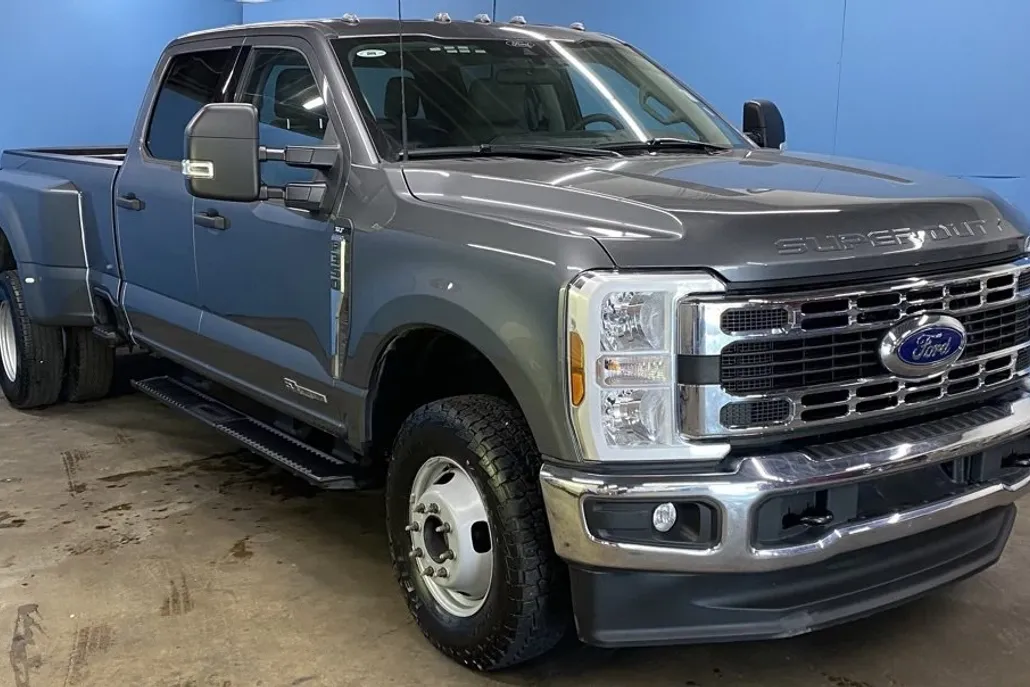 2024 Ford F-350 XLT photo 1