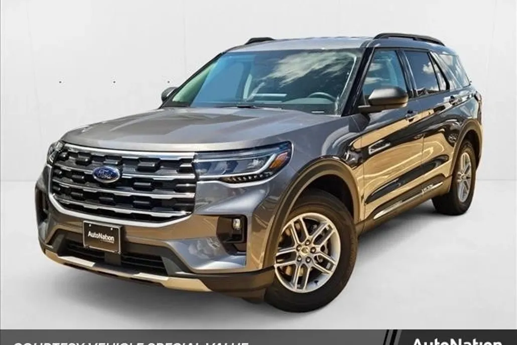 2025 Ford Explorer photo 1