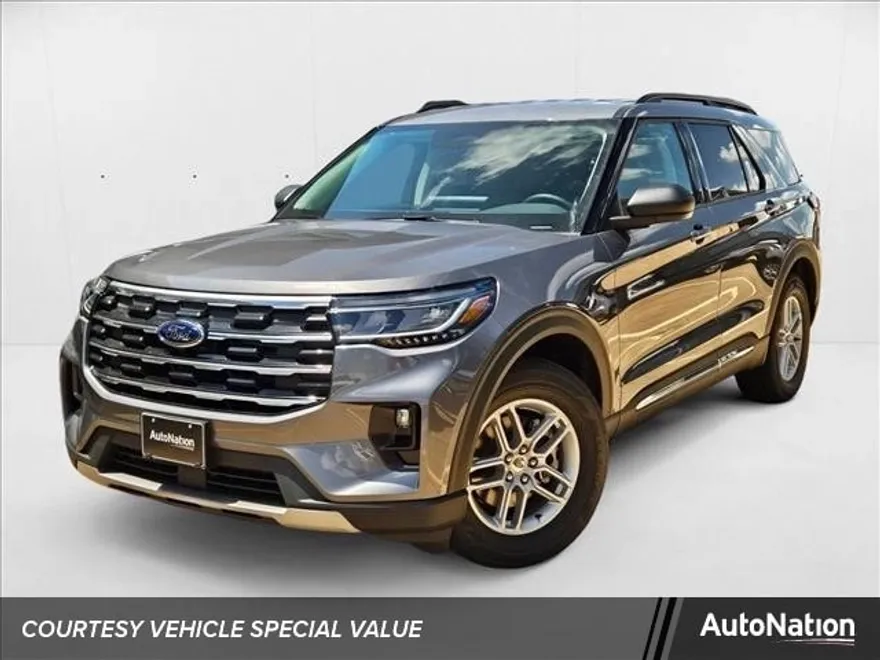2025 Ford Explorer photo 1