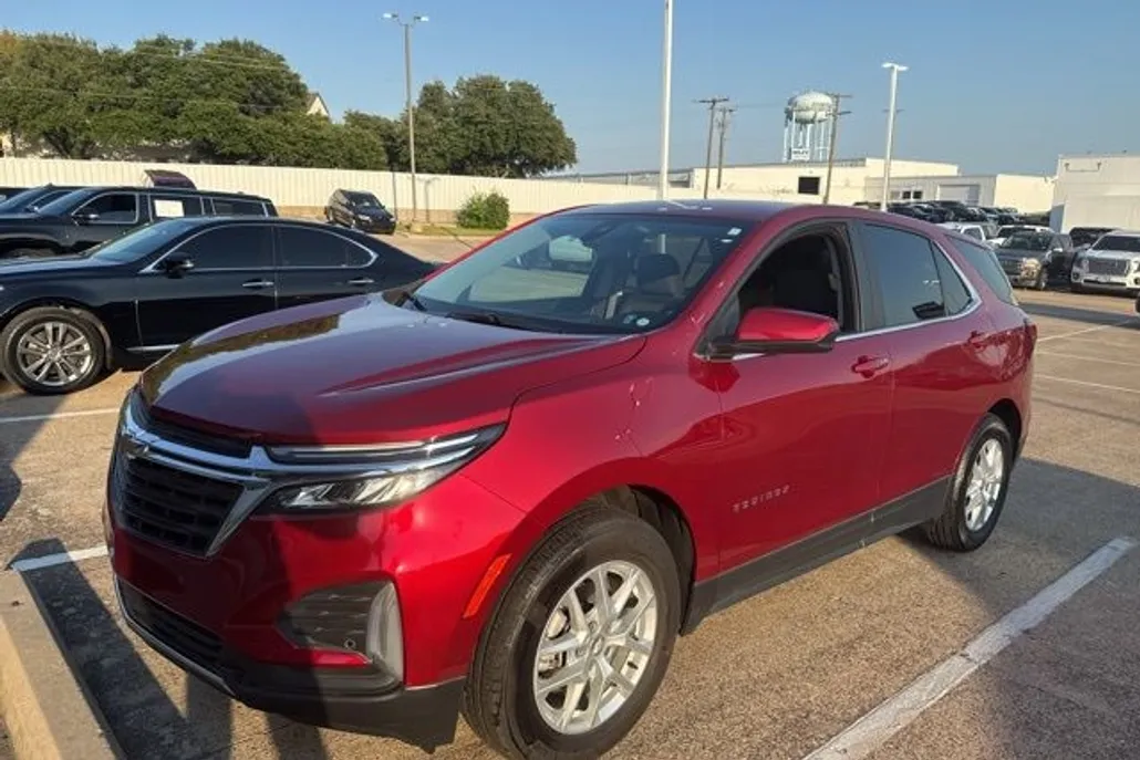 2023 Chevrolet Equinox LT photo 1