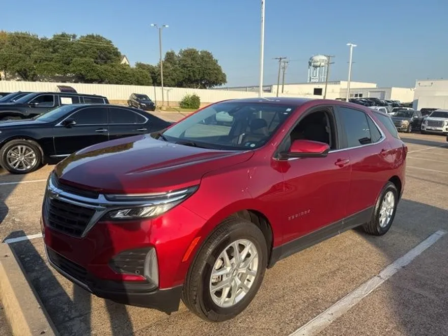 2023 Chevrolet Equinox LT photo 1