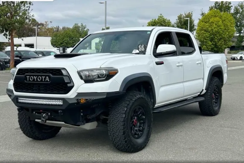 2017 Toyota Tacoma TRD Pro photo 1