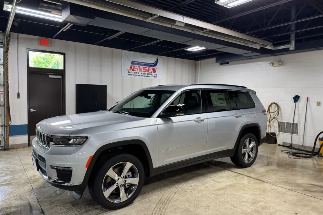 2025 Jeep Grand Cherokee Limited photo 1