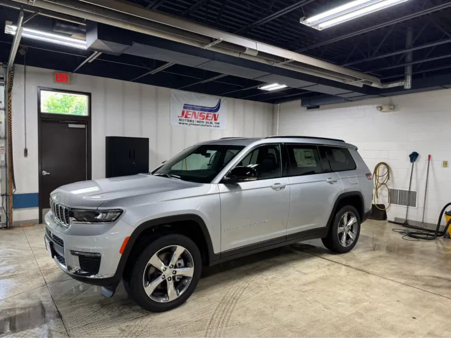 2025 Jeep Grand Cherokee Limited photo 1