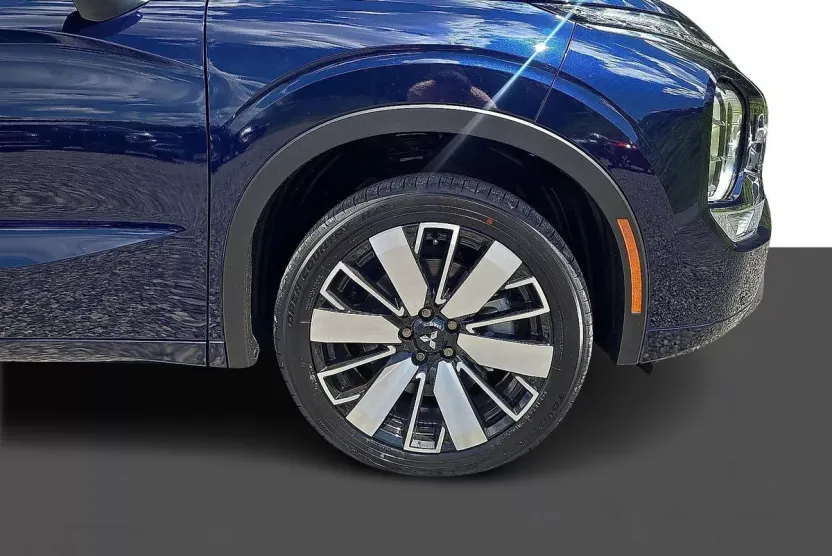 2025 Mitsubishi Outlander SEL photo 1