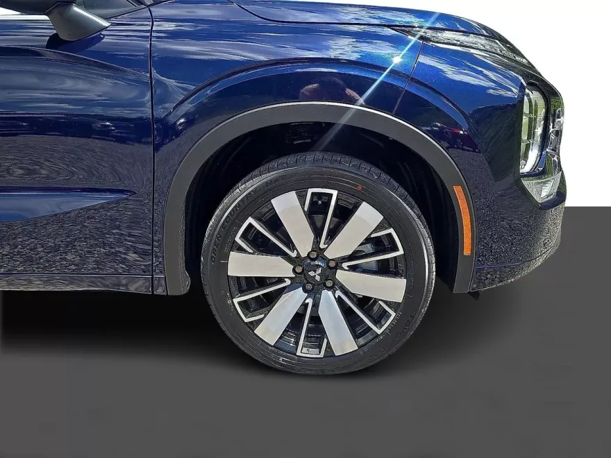 2025 Mitsubishi Outlander SEL photo 1