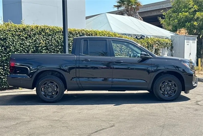 2025 Honda Ridgeline TrailSport photo 1