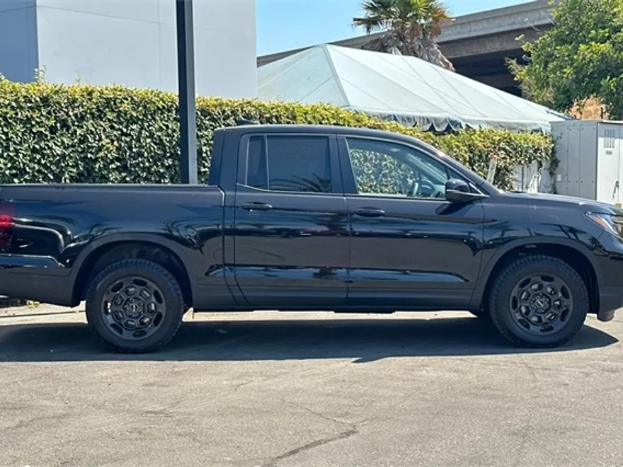2025 Honda Ridgeline TrailSport photo 1