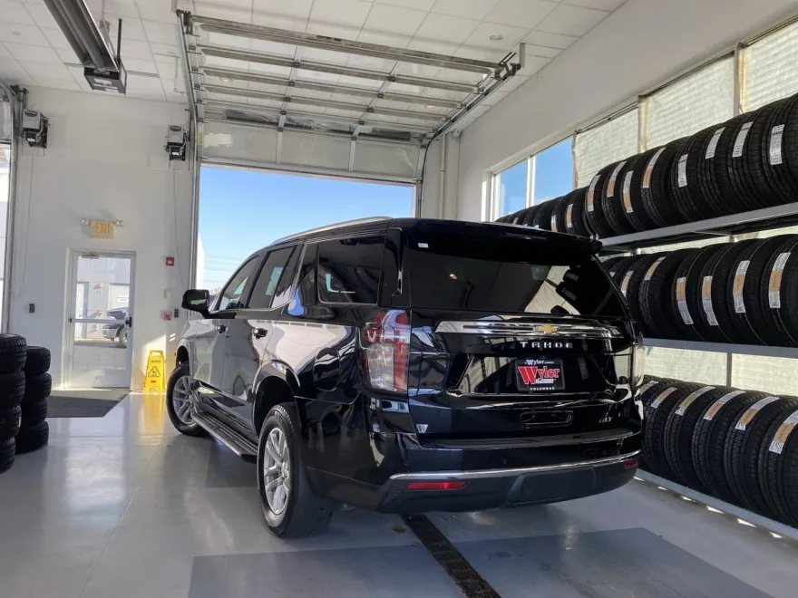 2023 Chevrolet Tahoe LT photo 1
