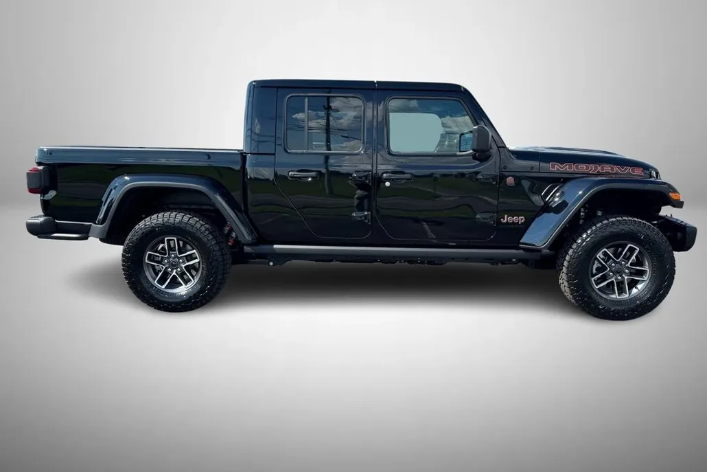 2025 Jeep Gladiator Mojave photo 1