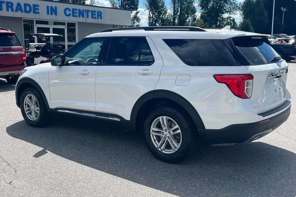 2022 Ford Explorer XLT photo 1