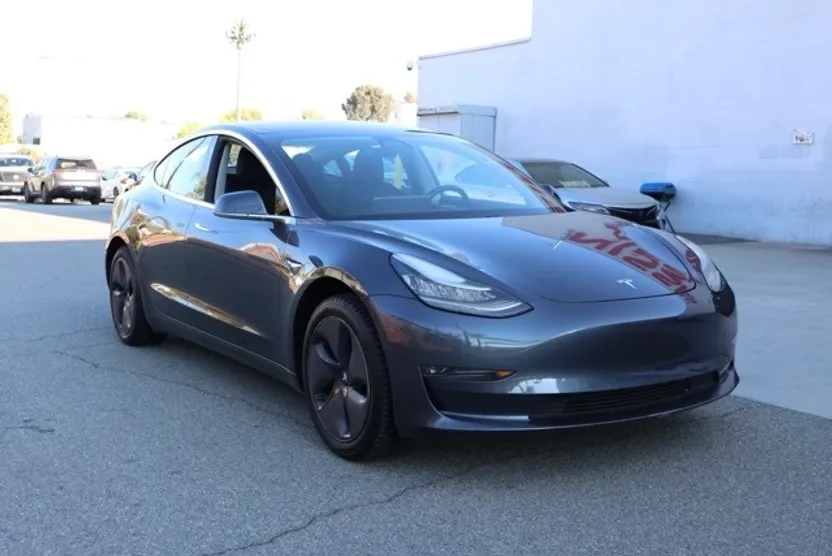 2018 Tesla Model 3 Long Range photo 1