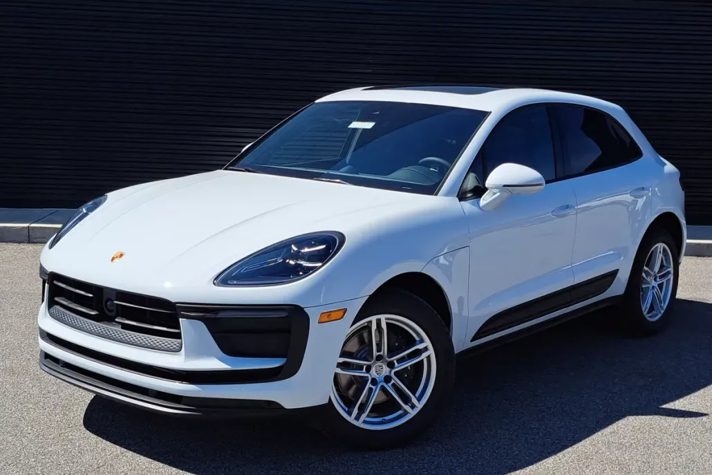 2025 Porsche Macan T photo 1