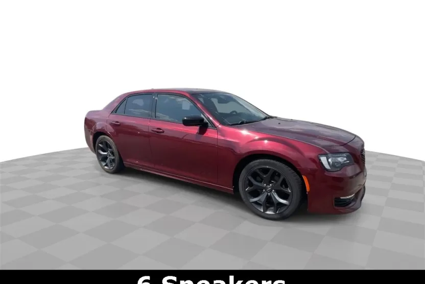 2020 Chrysler 300 Touring L photo 1