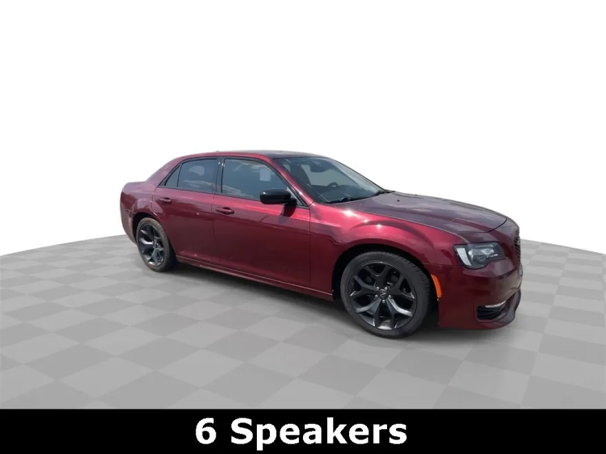 2020 Chrysler 300 Touring L photo 1