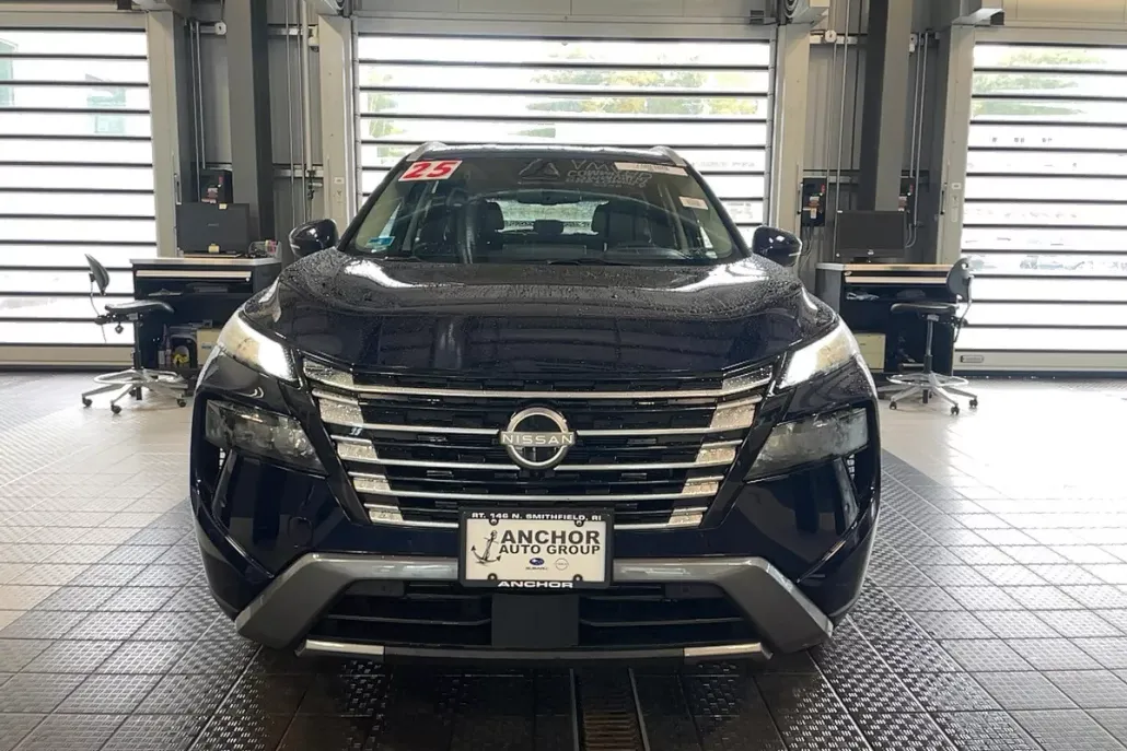 2025 Nissan Rogue SL photo 1