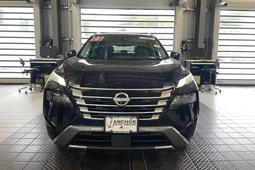 2025 Nissan Rogue SL photo 1