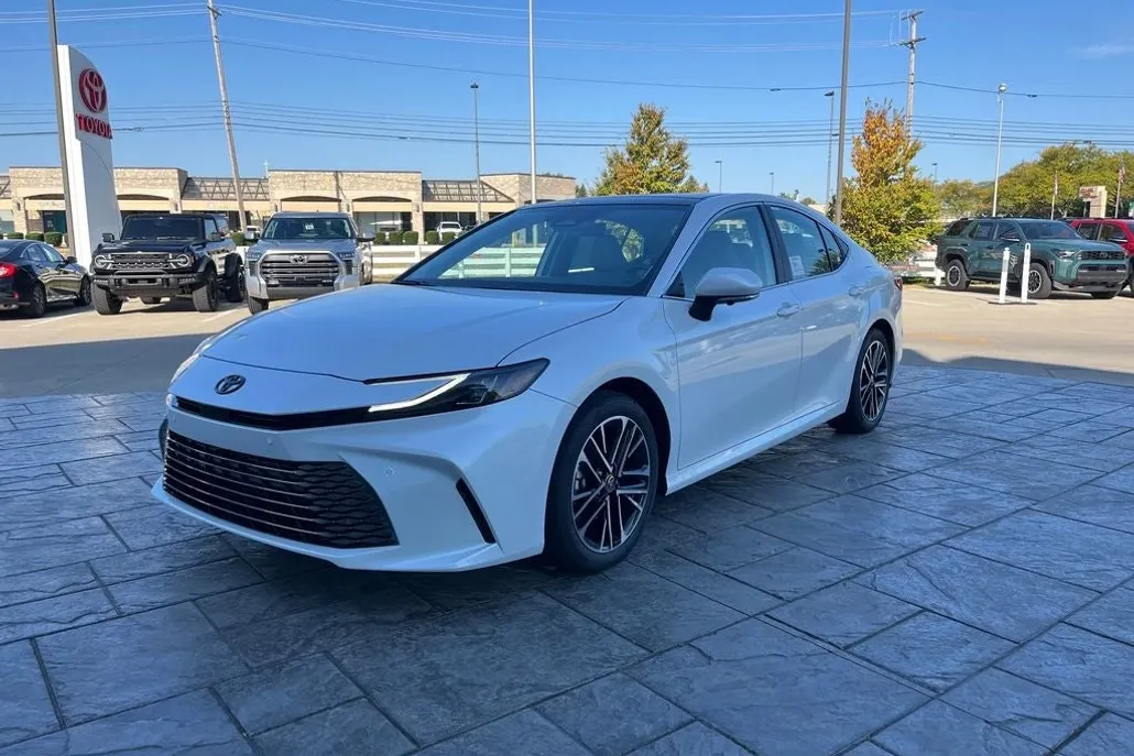 2026 Toyota Camry XLE photo 1
