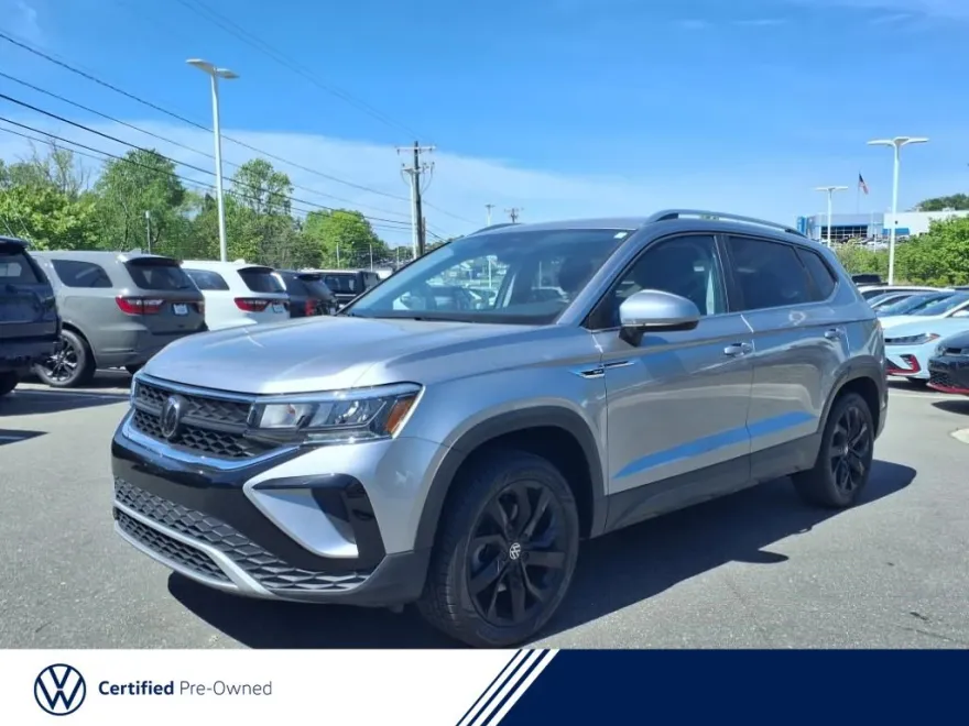 2024 Volkswagen Taos SE photo 1