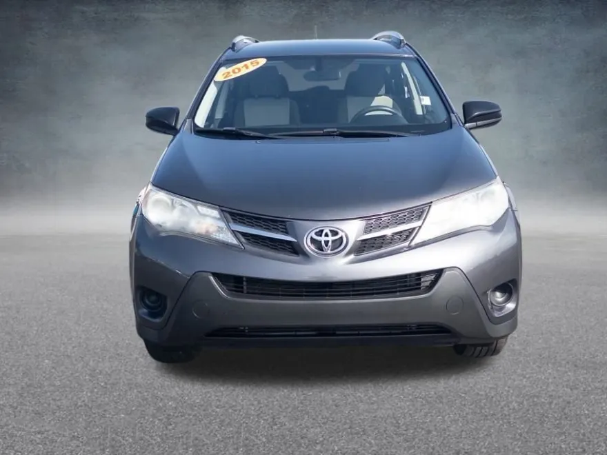 2015 Toyota RAV4 LE photo 1