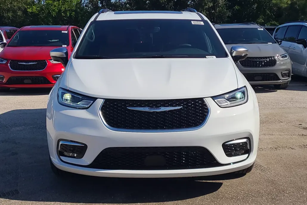 2026 Chrysler Pacifica Pinnacle photo 1