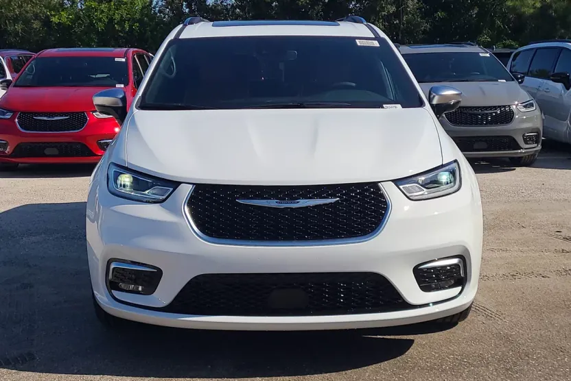 2026 Chrysler Pacifica Pinnacle photo 1