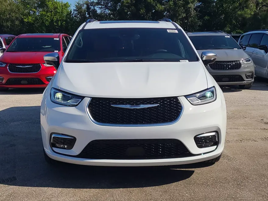 2026 Chrysler Pacifica Pinnacle photo 1
