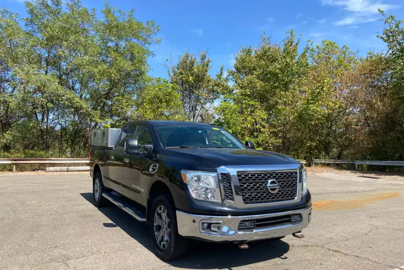 2017 Nissan Titan SV Crew Cab photo 1