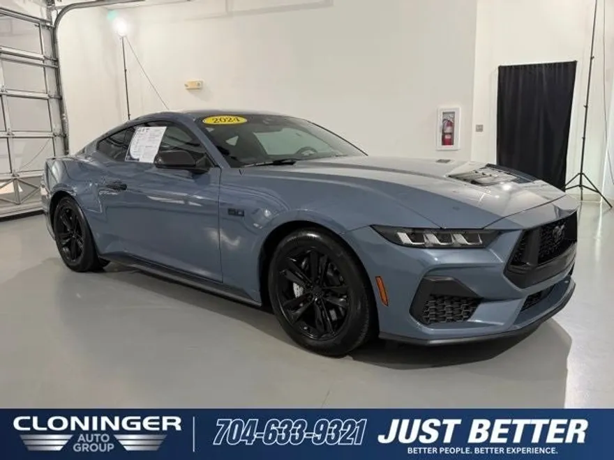 2024 Ford Mustang GT photo 1