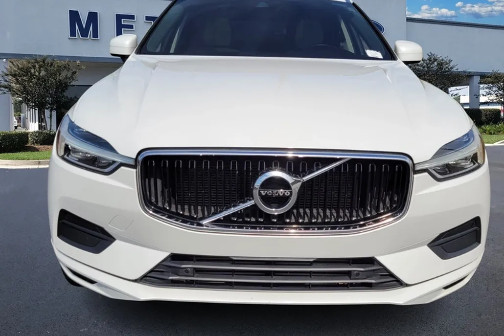 2020 Volvo XC60 T6 Momentum photo 1
