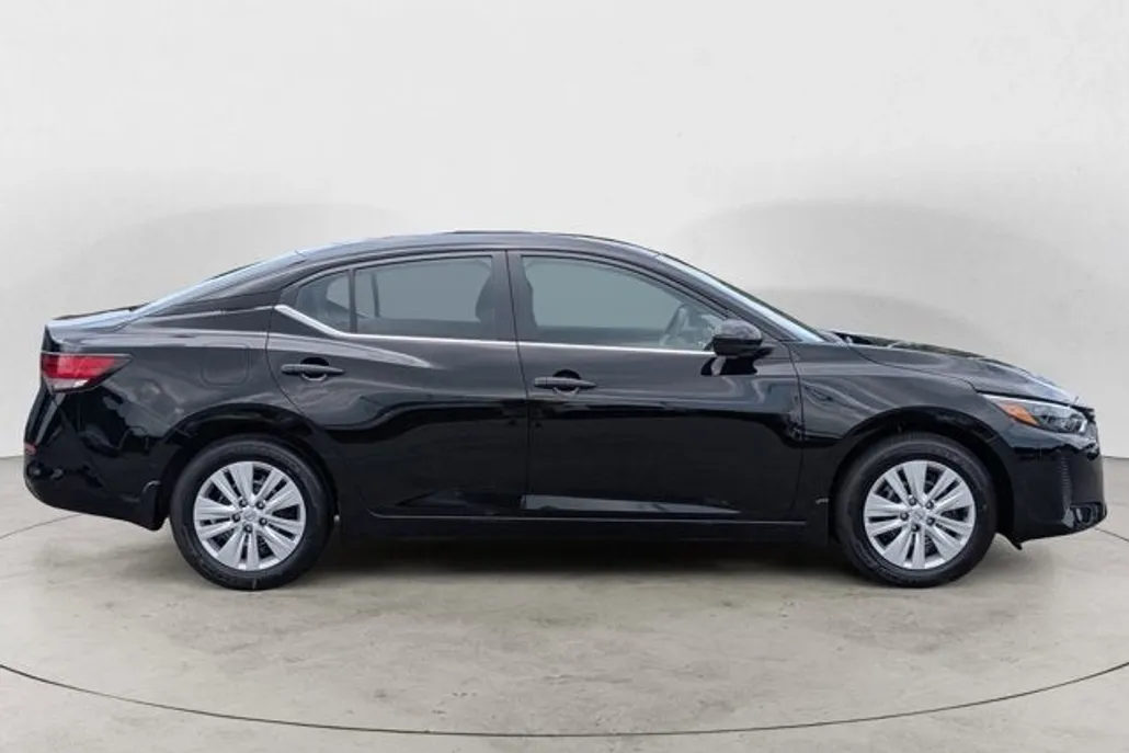 2025 Nissan Sentra S photo 1