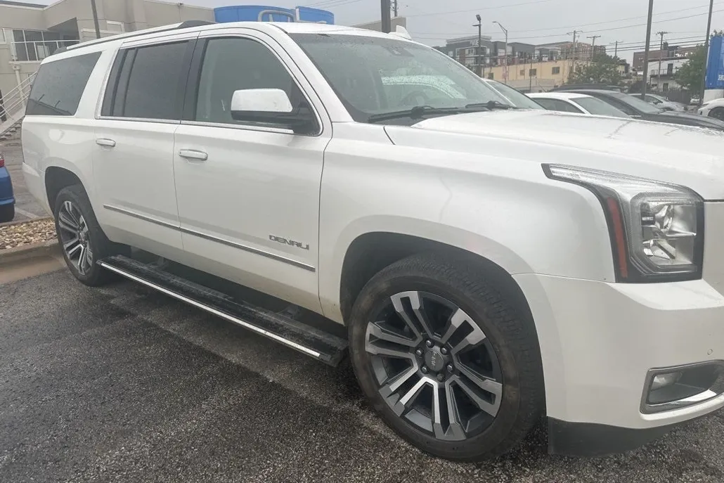 2019 Gmc Yukon XL Denali photo 1