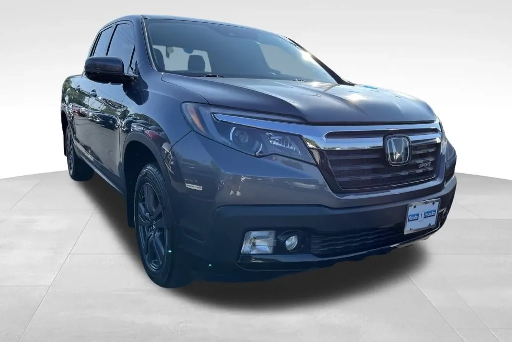 2020 Honda Ridgeline Sport photo 1