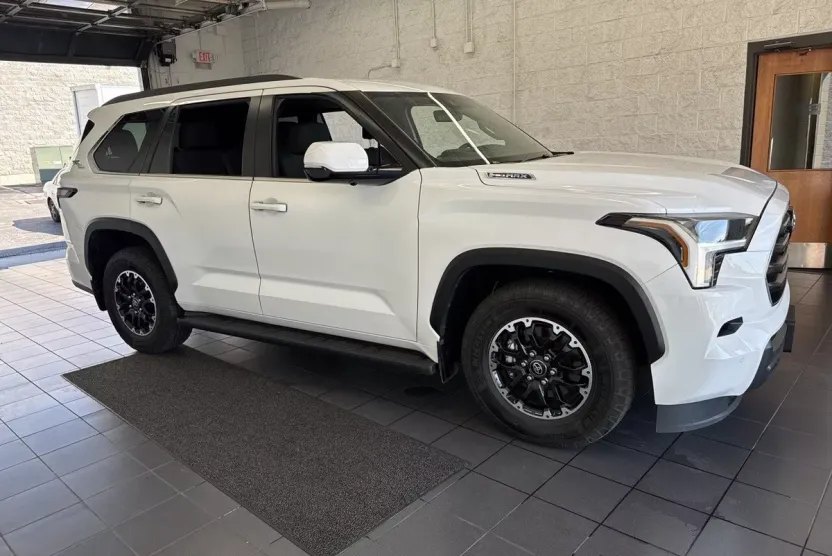 2025 Toyota Sequoia SR5 photo 1