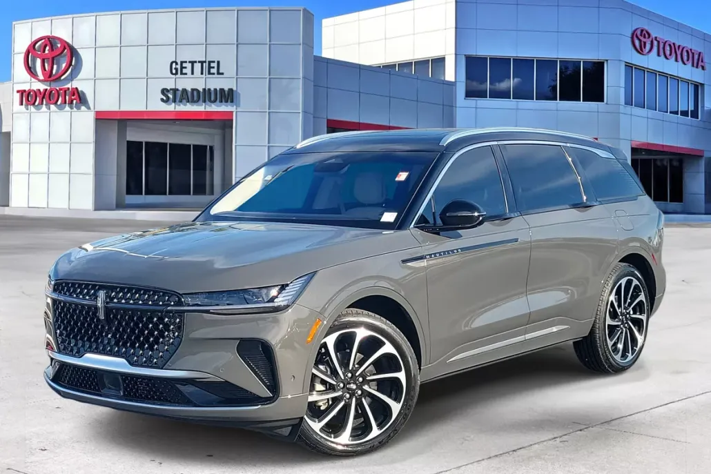 2024 Lincoln Nautilus Black Label photo 1